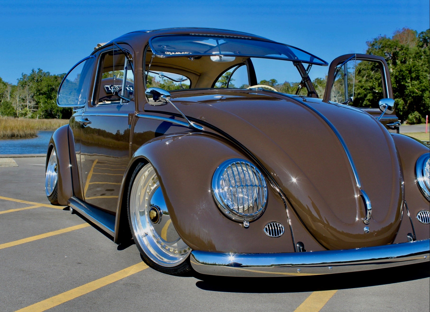 VW Bug Front Safari Window (1965 & Newer) | LooseNuts Safaris
