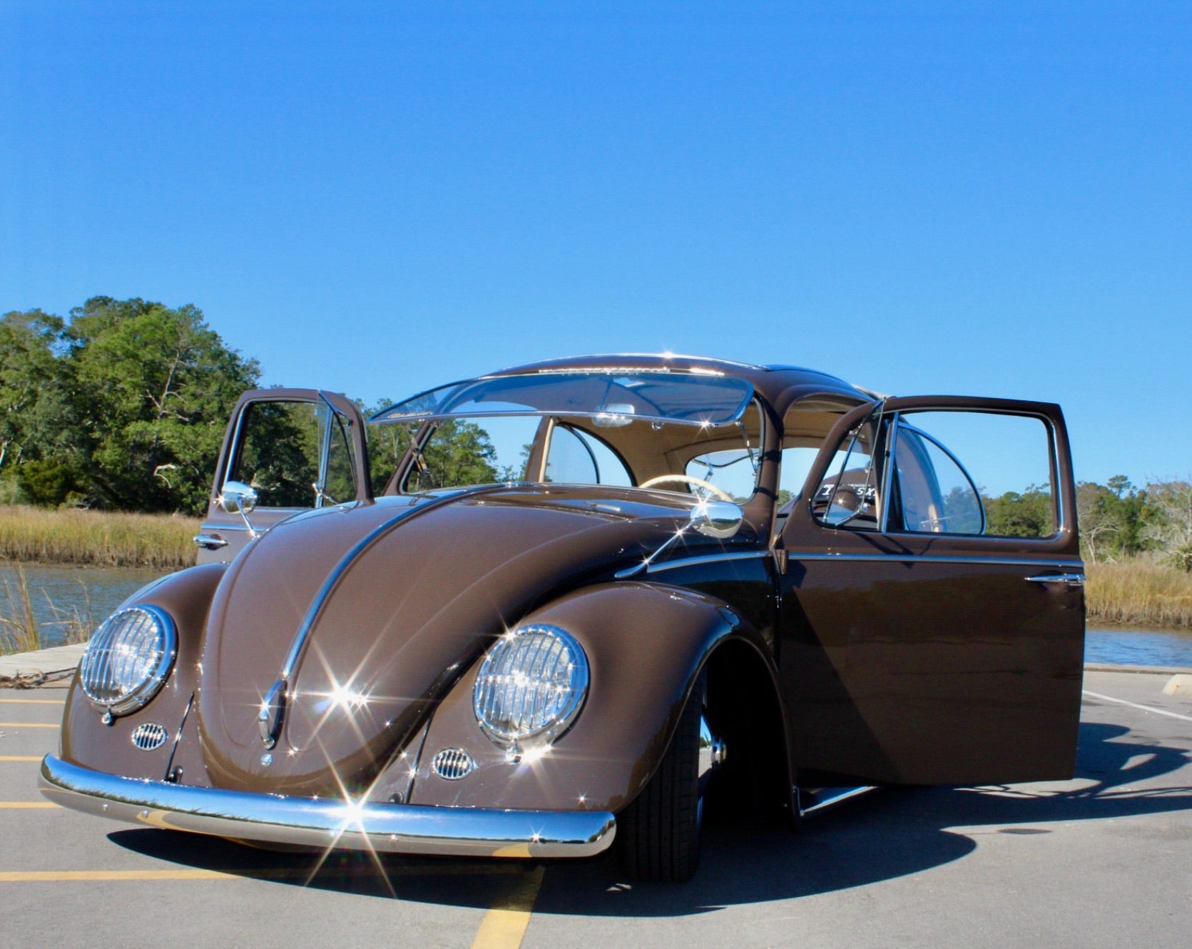 VW Bug Front Safari Window (1965 & Newer) | LooseNuts Safaris